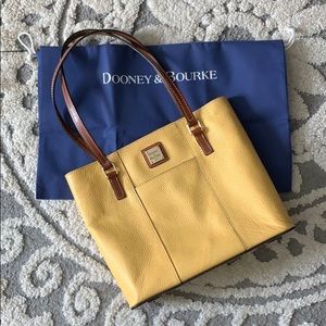 Dooney and Bourke small Lexington shopper